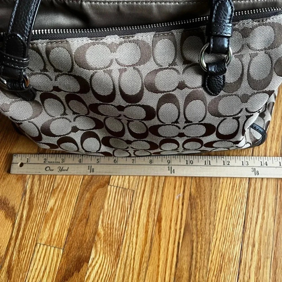 Coach Park Signature Brown and Beige Jacquard pattern, 3 zippered bag. - Picture 3 of 11